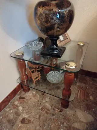 Conjunto mesa auxiliar y lámpara