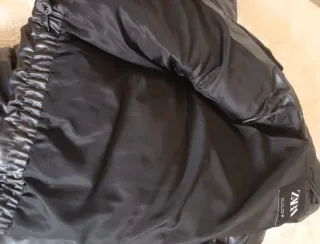 Cazadora Zara negra acolchada