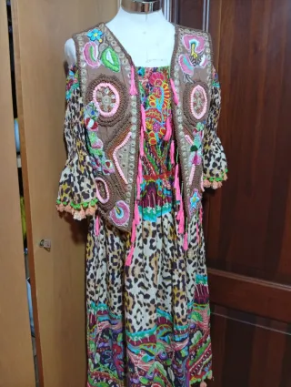 Abito lungo fantasia boho con gilet