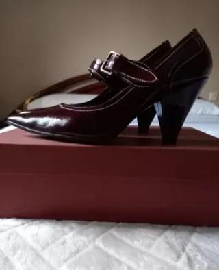Zapatos charol burdeos Laura Amat T.38