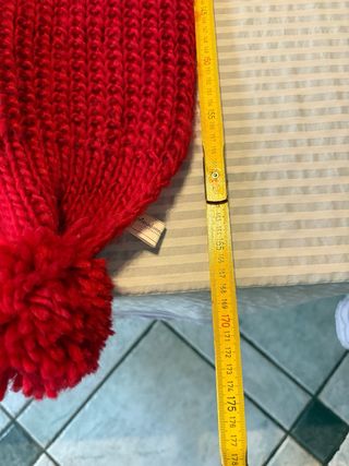 Sciarpa rossa con pompon