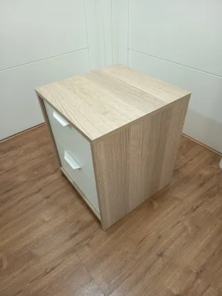 Cajonera de madera y blanco