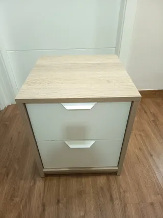 Cajonera de madera y blanco