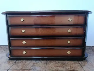 Cómoda de madera de roble