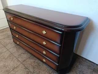 Cómoda de madera de roble