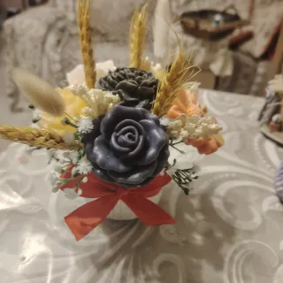 Vaso con fiori di cera