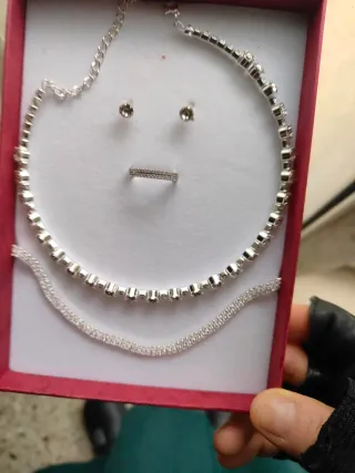 Coordinato collana, orecchini, anello, bracciale