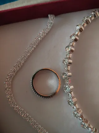 Coordinato collana, orecchini, anello, bracciale