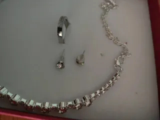 Coordinato collana, orecchini, anello, bracciale