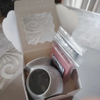 Bruciaessenze con tart e profumi