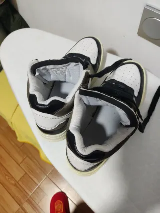 Zapatillas Nike Talla 42 Negras y Blancas