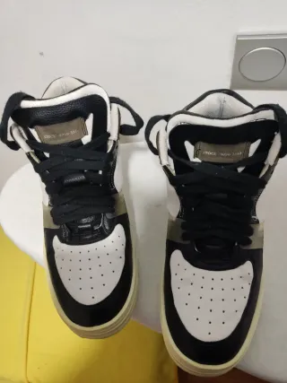 Zapatillas Nike Talla 42 Negras y Blancas