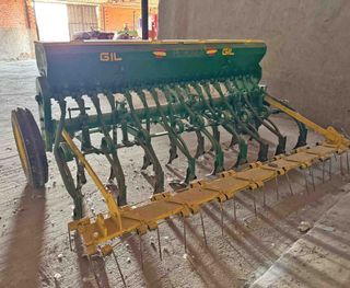 Sembradora GIL cereal 17 brazos 2,60 metros.