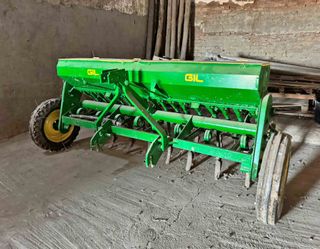 Sembradora GIL cereal 17 brazos 2,60 metros.