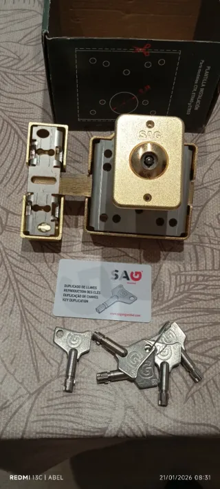 Cerradura SAG Dorada con 5 Llaves