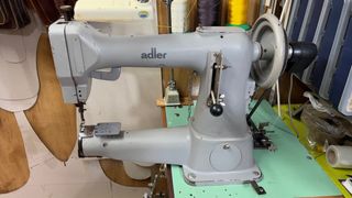Máquina de coser Adler 105-64