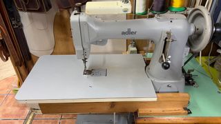Máquina de coser Adler 105-64
