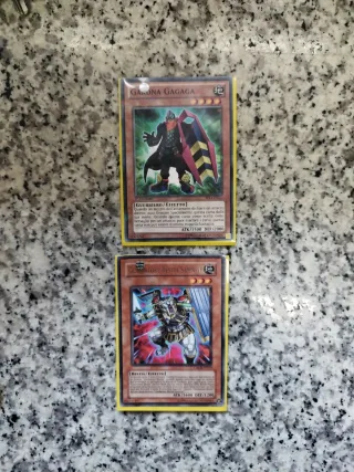 18 Carte Yu-Gi-Oh! con Proteggi Carte