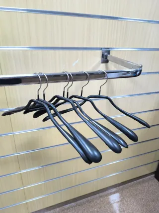 6 Perchas Antideslizantes Pala Ancha Negras