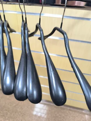 6 Perchas Antideslizantes Pala Ancha Negras