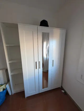 Armario IKEA BRIMNES blanco con espejo