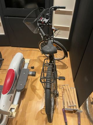 Bicicleta de paseo con cesta