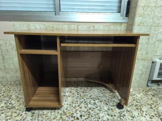 Mesa escritorio madera con ruedas
