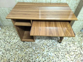 Mesa escritorio madera con ruedas