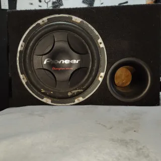 Subwoofer Pioneer + 3 altavoces 6x9 de 150w