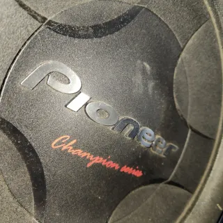 Subwoofer Pioneer + 3 altavoces 6x9 de 150w