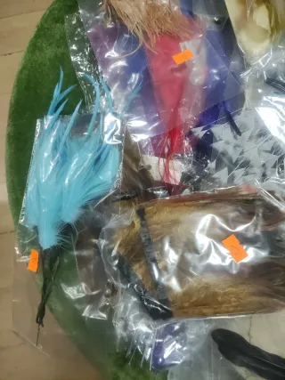 50 paquetitos de Plumas para tocados y decoracione