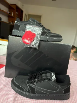 Nike Air x Travis Scott Black Red