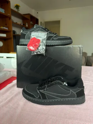 Nike Air x Travis Scott Black Red