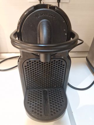 Cafetera Nespresso Inissia Negra