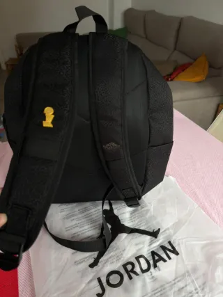 Mochila Jordan Negra con Pines