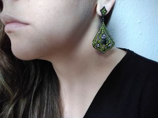 Pendientes largos con pedrería verde