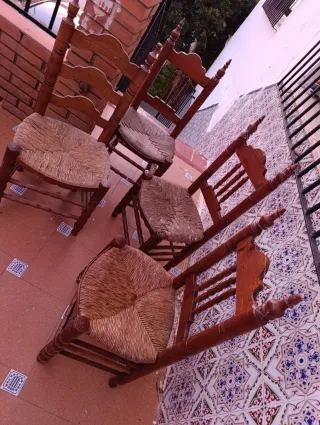 Lote 4 sillas rústicas de enea