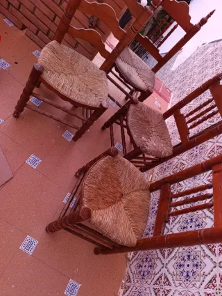 Lote 4 sillas rústicas de enea