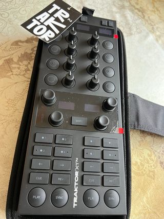 Controladora DJ Traktor X1 MK3 Nueva