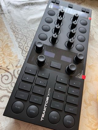Controladora DJ Traktor X1 MK3 Nueva