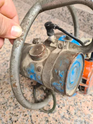 Taladro antiguo gasolina