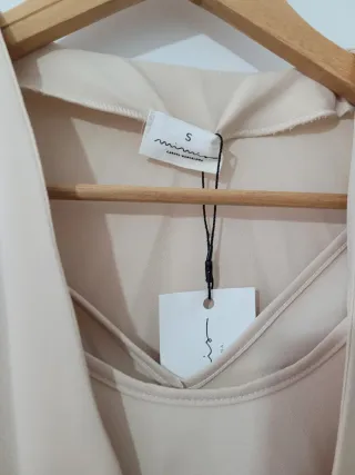 Conjunto blusa y camiseta beige Talla S