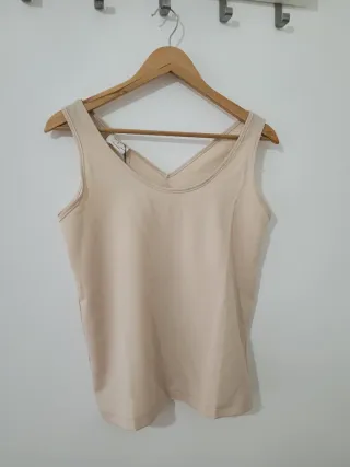 Conjunto blusa y camiseta beige Talla S
