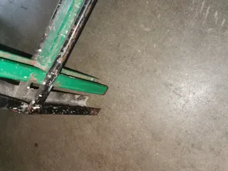 Escalera de mano verde y negra