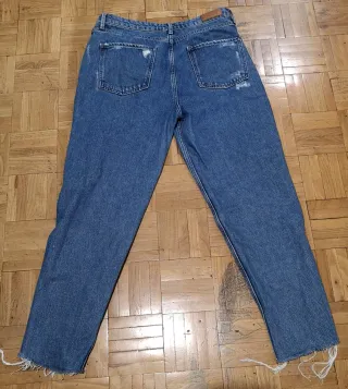 Pantalones vaqueros Pull&Bear bordados