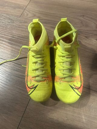 Scarpe da calcio Nike Mercurial per bambini taglia 32