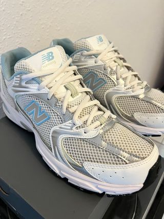 Zapatilla New Balance M530 Plata y Blanco