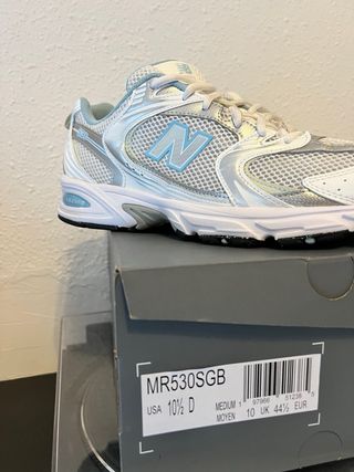 Zapatilla New Balance M530 Plata y Blanco