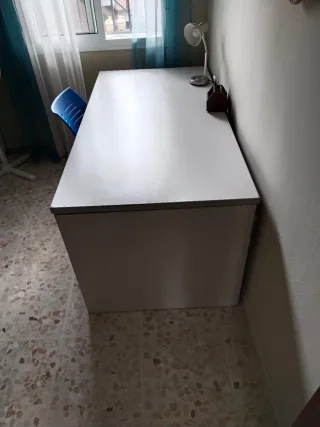 Escritorio de oficina fuerte