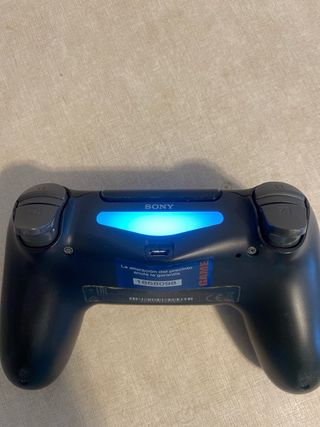Mando PS4 Negro y el segundo de �regalo �